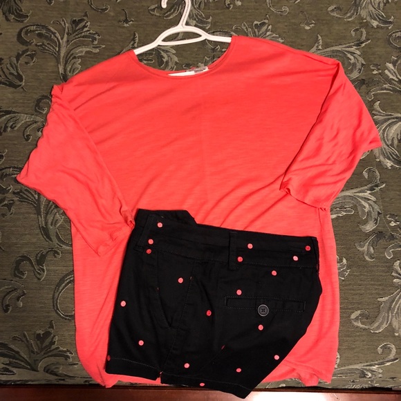 Super cute navy & salmon polka dot shorts size 2 - Picture 2 of 5